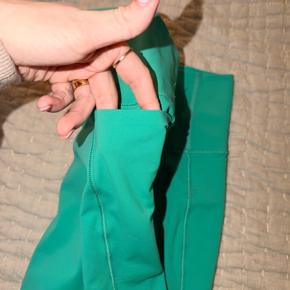 Vuori Studio Pocket Biker Shorts - Picture 4 of 6